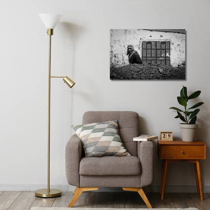 Photographie d'art en haute résolution mise en situation au-dessus d'un fauteuil qui représente un portrait, qui aura vocation à être accrochée en décoration murale en grand format dans un salon.